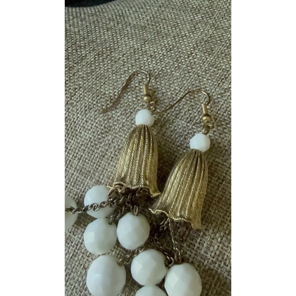Vintage Dangle Drop Tulip Pierced Milk Glass Earrings Gold Tone Tassel Retro - Picture 3 of 5